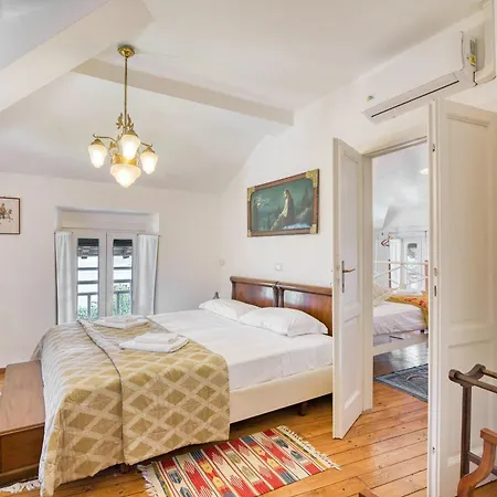 Apartment Piccolo Antico: 2br With View - Happy