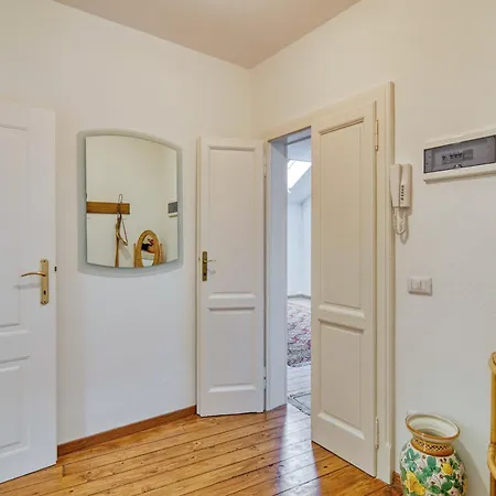 Piccolo Antico: 2br With View - Happy *