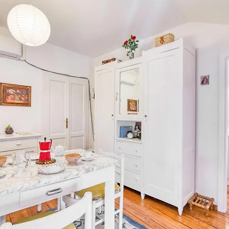 Piccolo Antico: 2br With View - Happy Apartment *