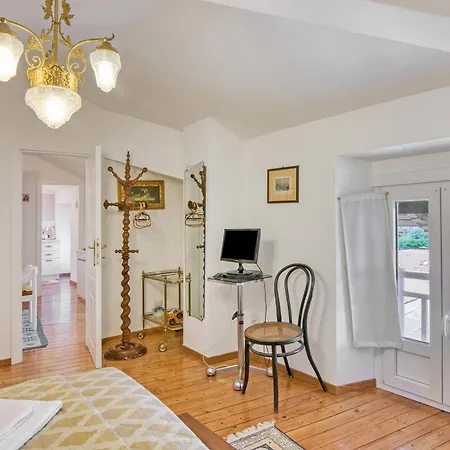 Piccolo Antico: 2br With View - Happy